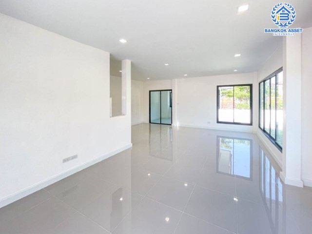 บ้านมือสอง ย่านกรุงเทพฯ ม.ชัยพฤกษ์ บางแวก เนื้อที่ 104.8 ตร.ว. ฟังก์ชัน 5 ห้องนอน 4 ห้องน้ำ จอดรถได้ 2 คัน บนทำเลเดินทางสะดวก เชื่อมต่อหลายเส้นทาง และเดอะมอลล์บางแค ทางด่วน "กาญจนาภิเษก" และรถไฟฟ้า "สถานีภาษีเจริญ"